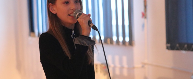 Hutnik szeroko otwarty